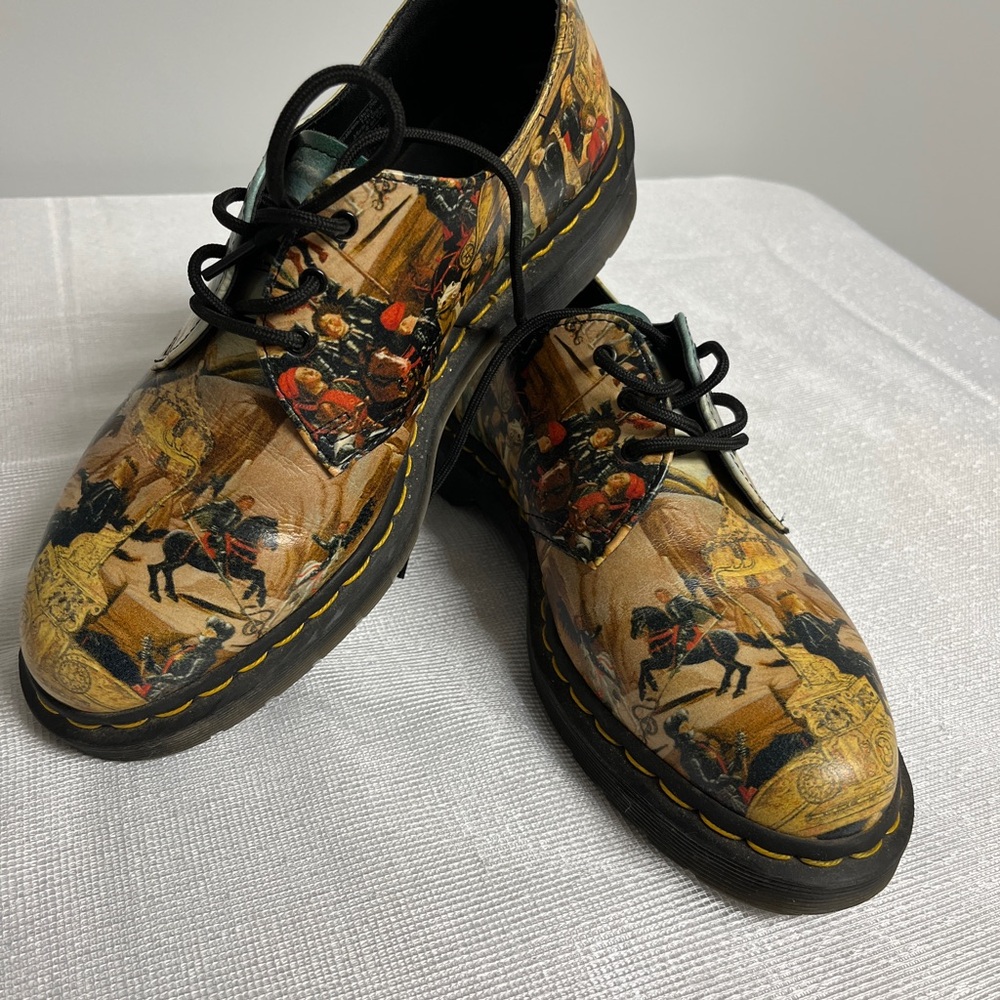 Dr Martens women shoes very unique